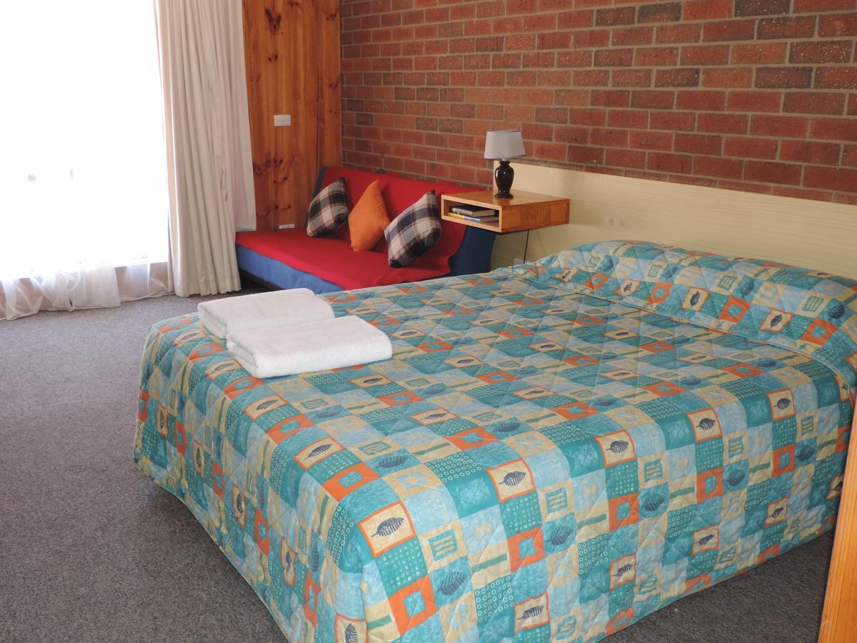 Tooleybuc Country Roads Motor Inn ภายนอก รูปภาพ